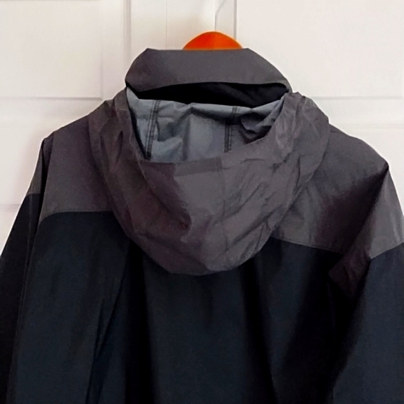 Men's Columbia Windbreaker - Picture 3 of 7